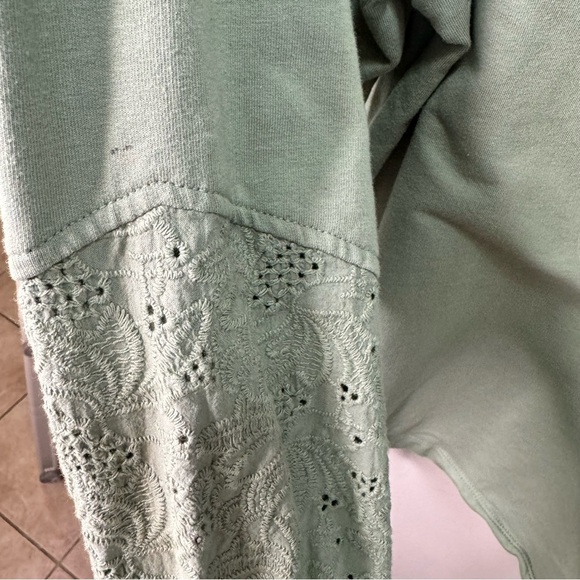 Pennington's Green Crew Neck Sweatshirt Lace Embroidered Sleeves Size 4x Casual - Picture 3 of 9